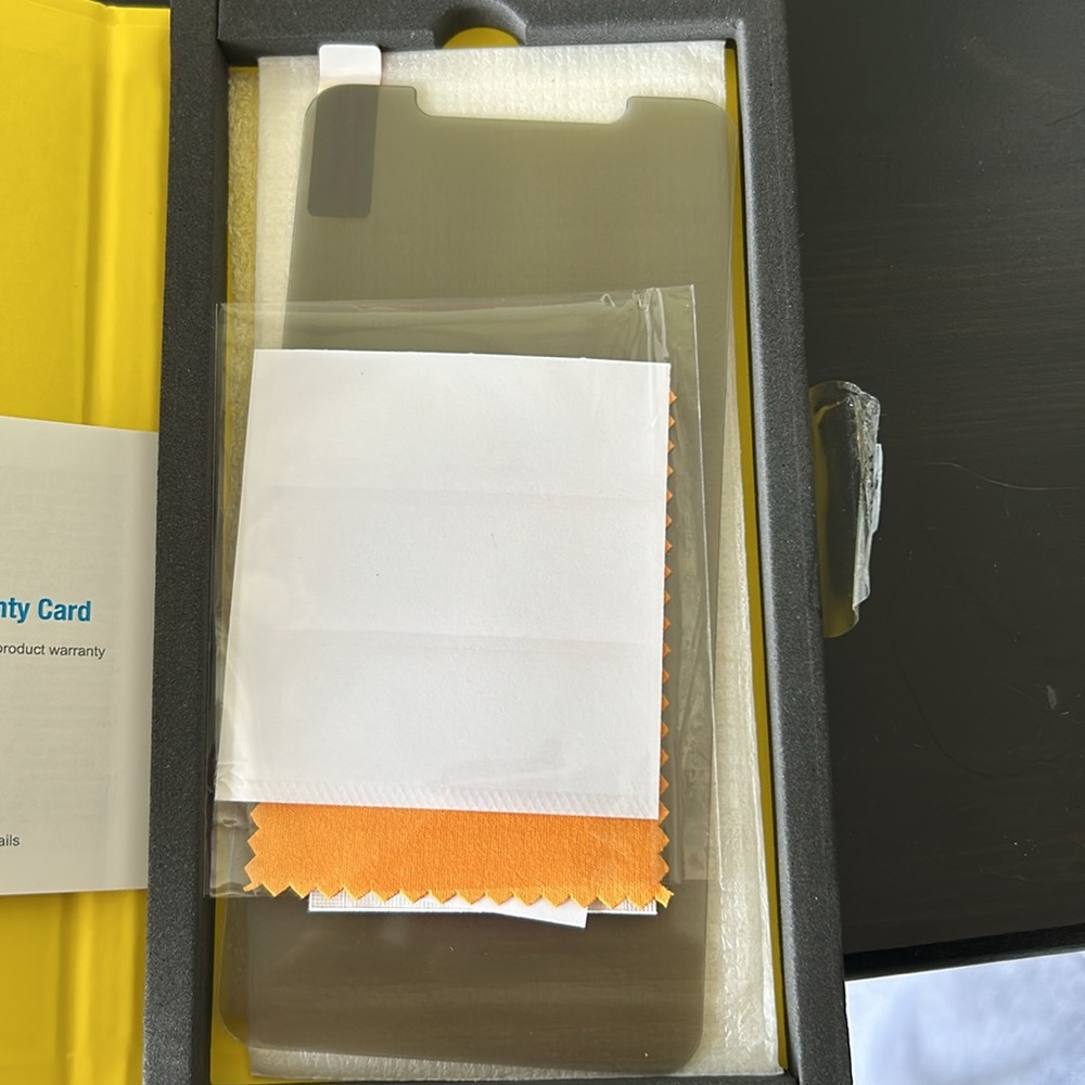 Screen protector - Picture 2 of 3